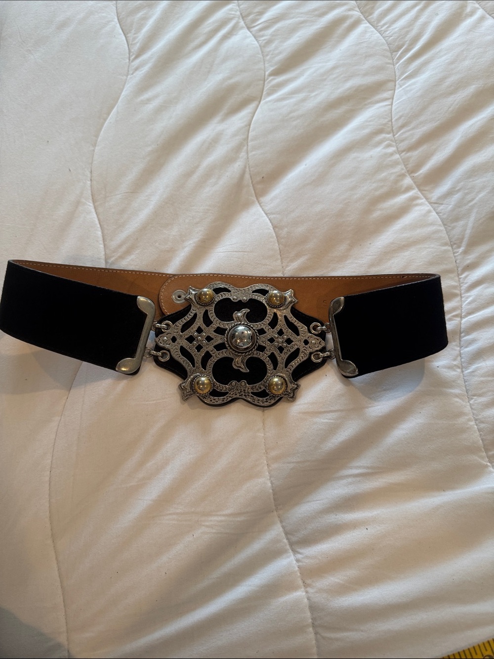 Cache vintage black suede belt with a beautiful buckle.